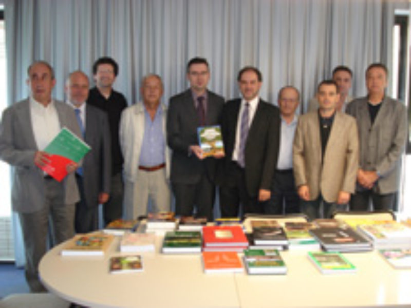 Una obra sobre la salut de les plantes de cultiu guanya el premi de la 38a. edició del llibre agrari Fira Agrària Sant Miquel-Eurofruit 2009.