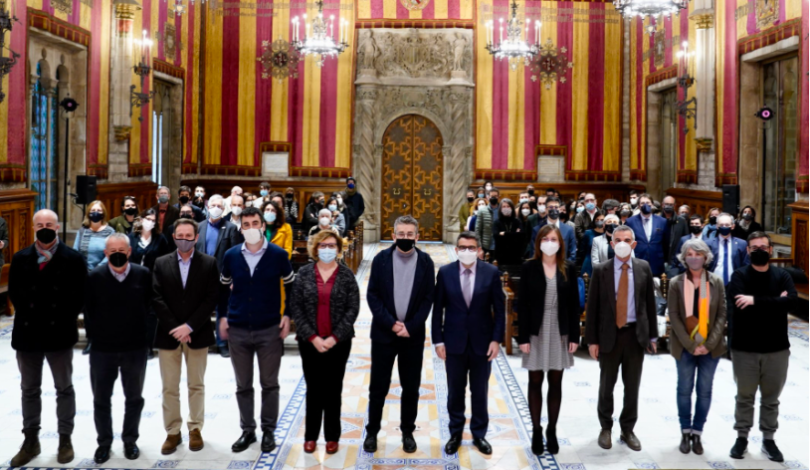 Pérez, tercer per l'esquerra, amb altres premiats i autoritats / Foto: Ajuntament de Barcelona