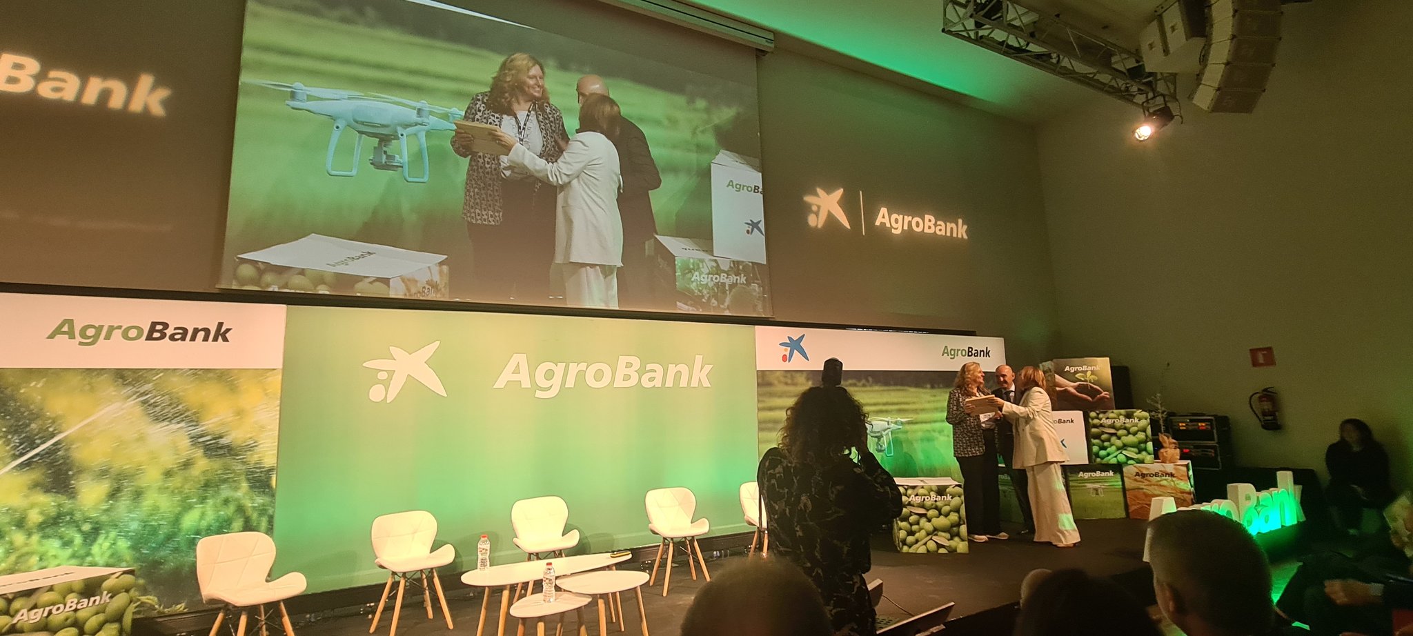 AgroBank fa entrega d’un reconeixement al COEAC, en motiu del seu 70è aniversari